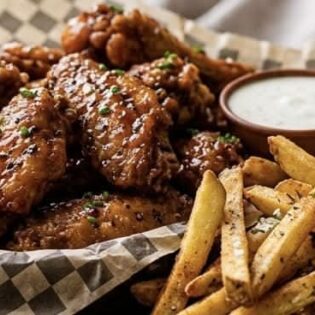 CRISPY WINGS AND FRIES(9PCS)
